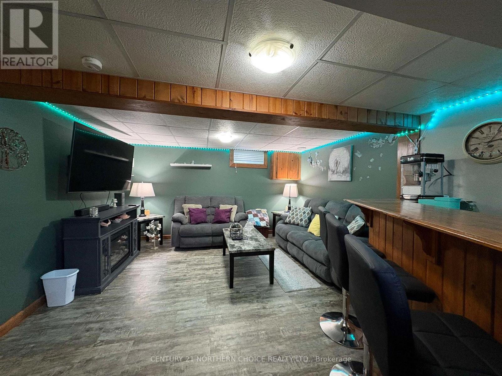 628 SECOND STREET E - Image 19