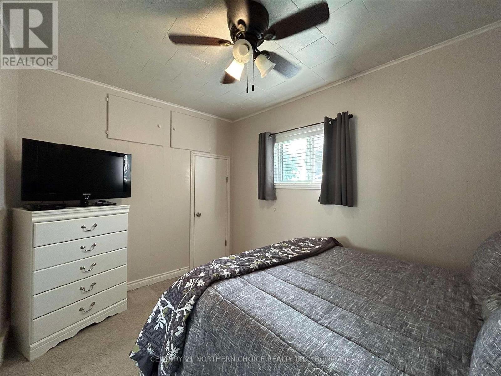 628 SECOND STREET E - 14