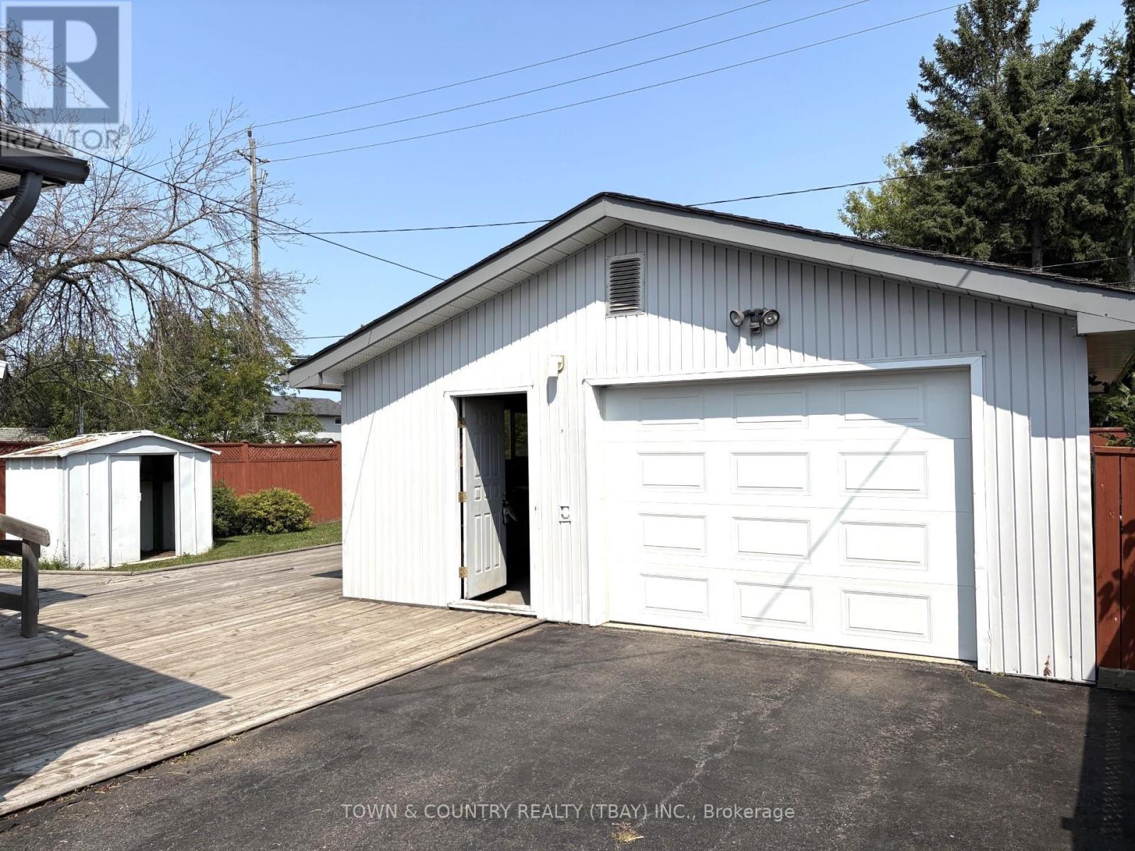 1213 MARY STREET W - 13
