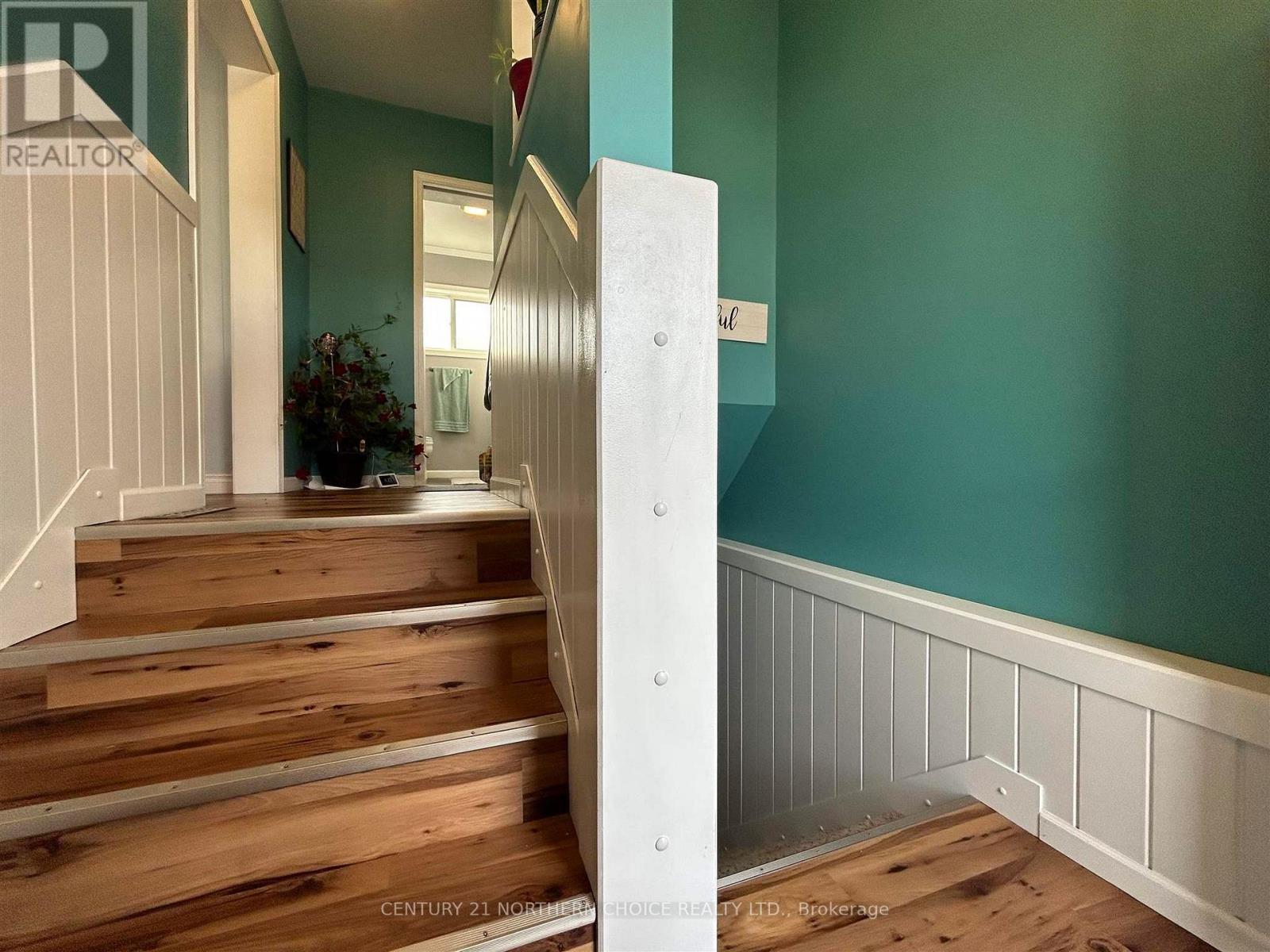 628 SECOND STREET E - Image 16