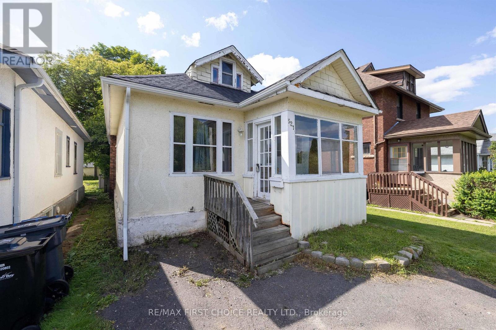 521 VICKERS STREET S - 1