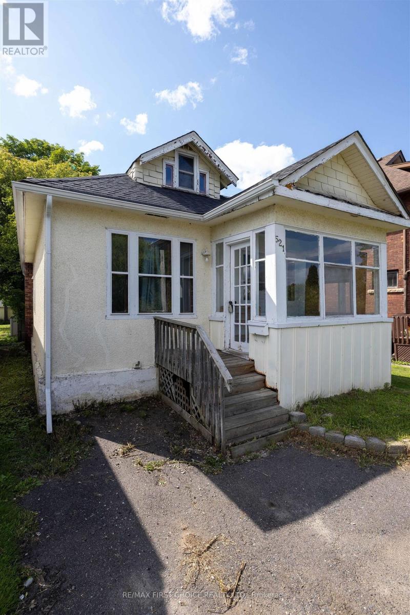 521 VICKERS STREET S - Image 6