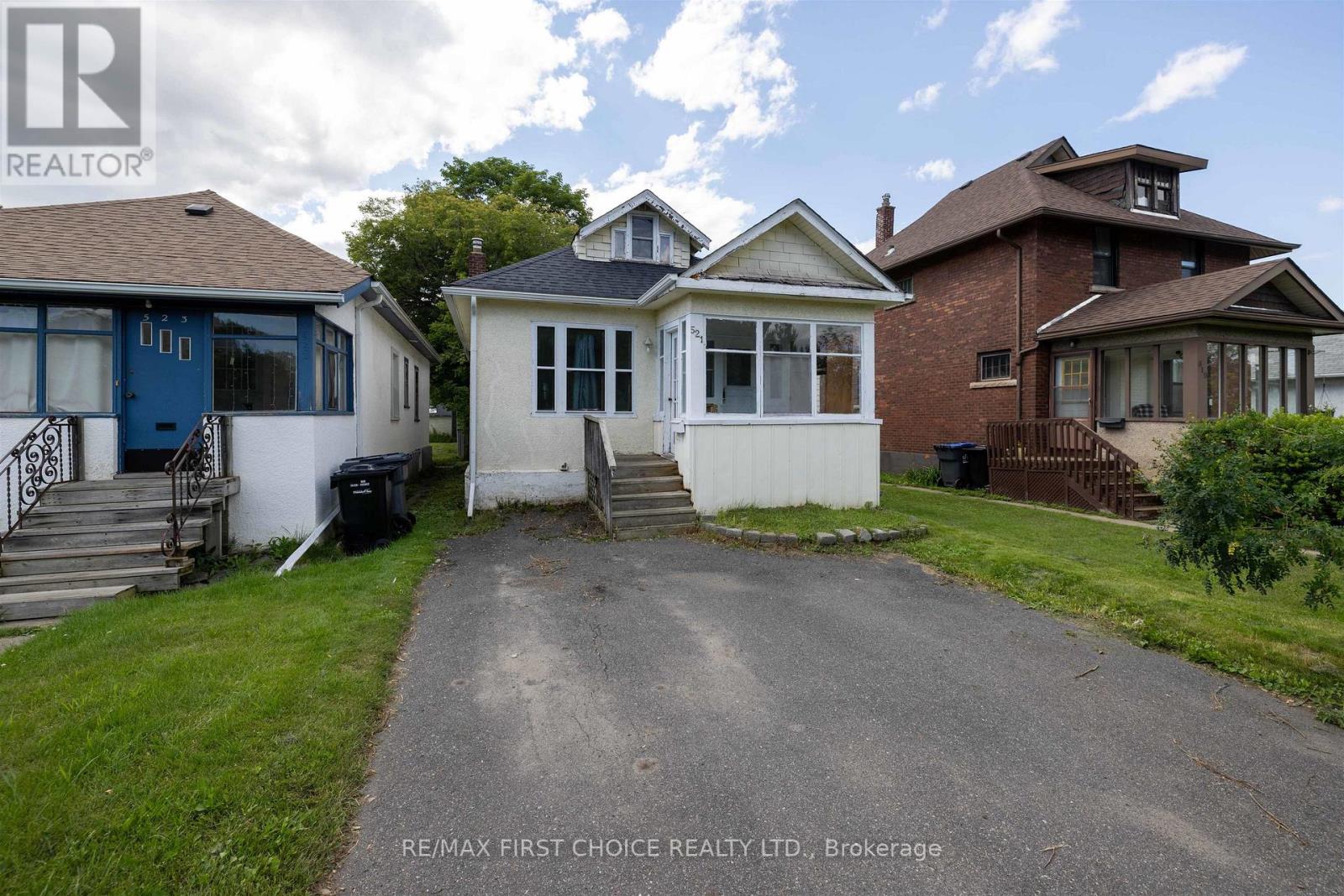 521 VICKERS STREET S - 2