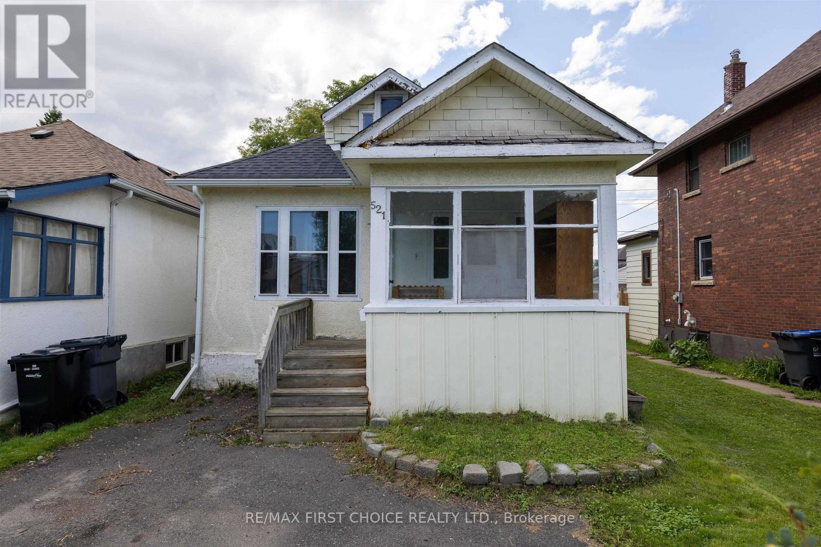 521 VICKERS STREET S - 3