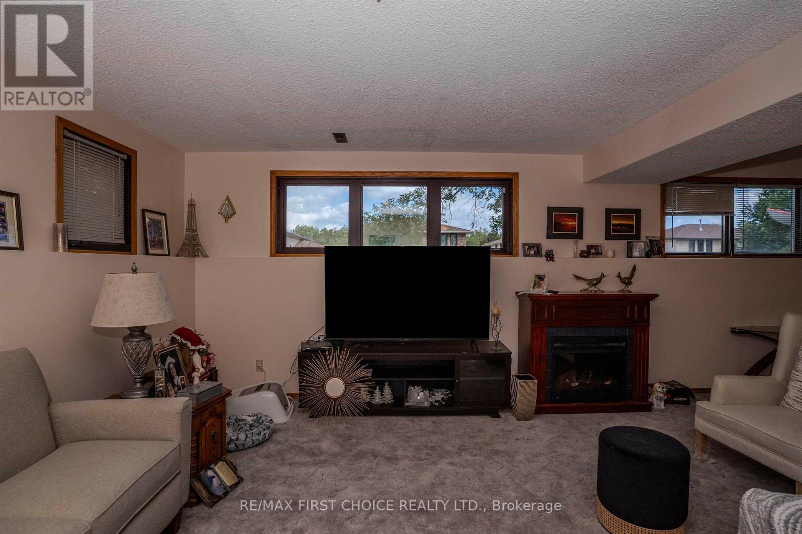 224 LONDON DRIVE - 19