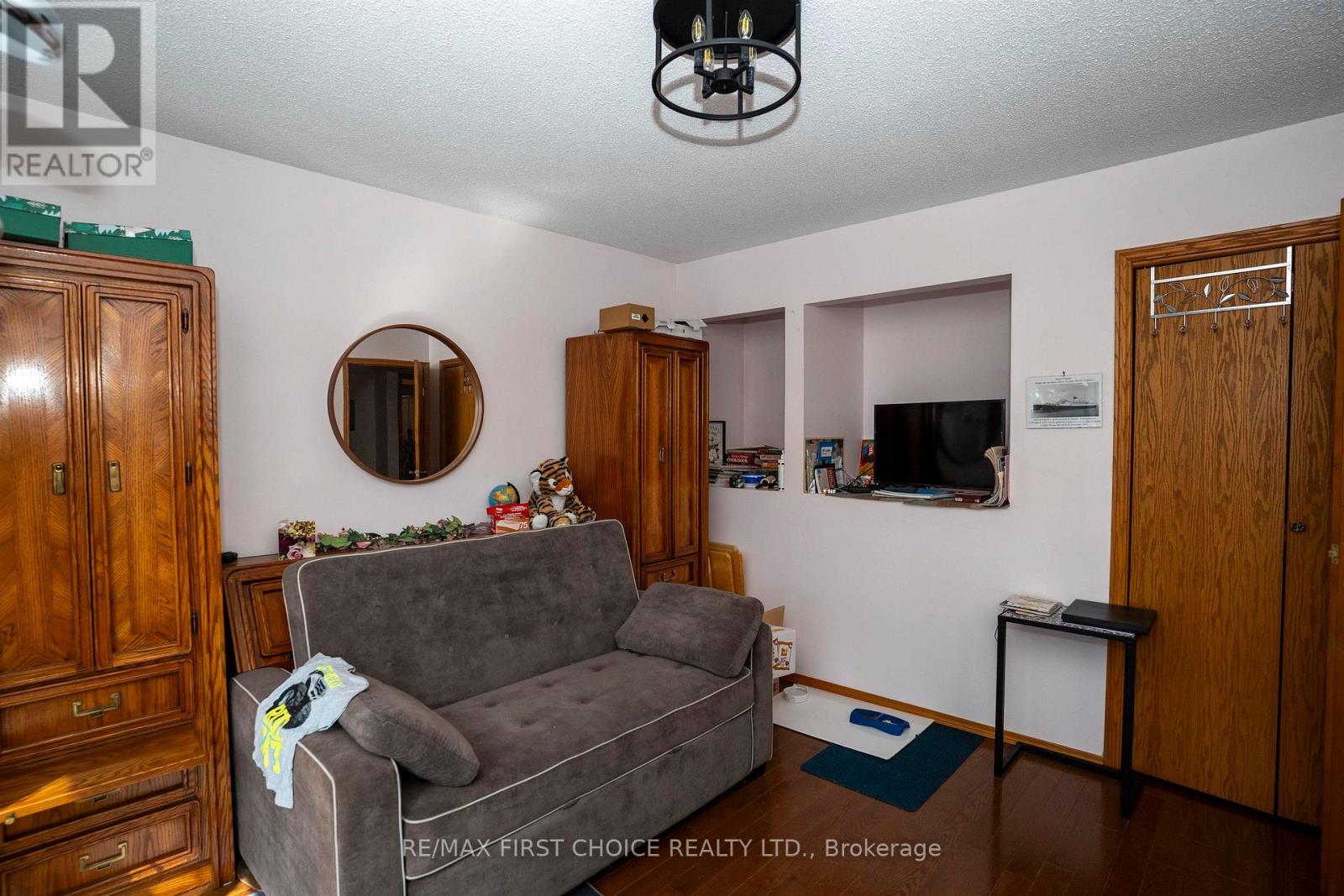 224 LONDON DRIVE - Image 11