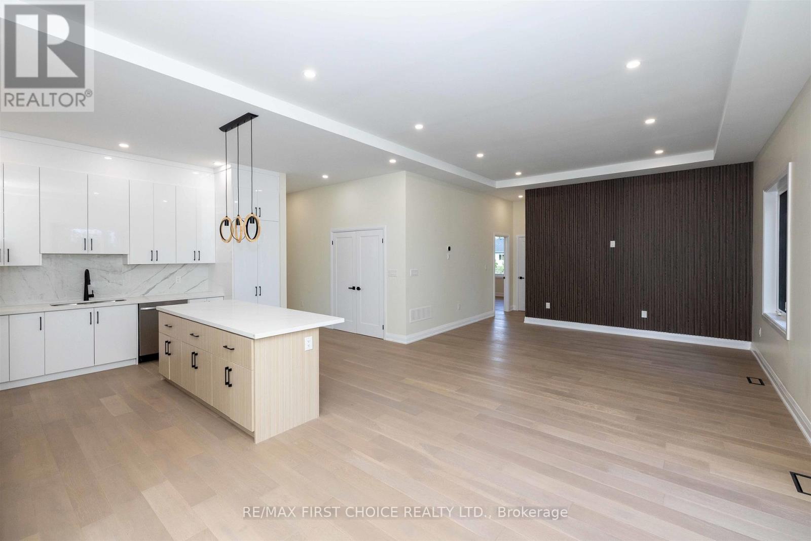 3435 KING GEORGE'S PARK DRIVE - 23