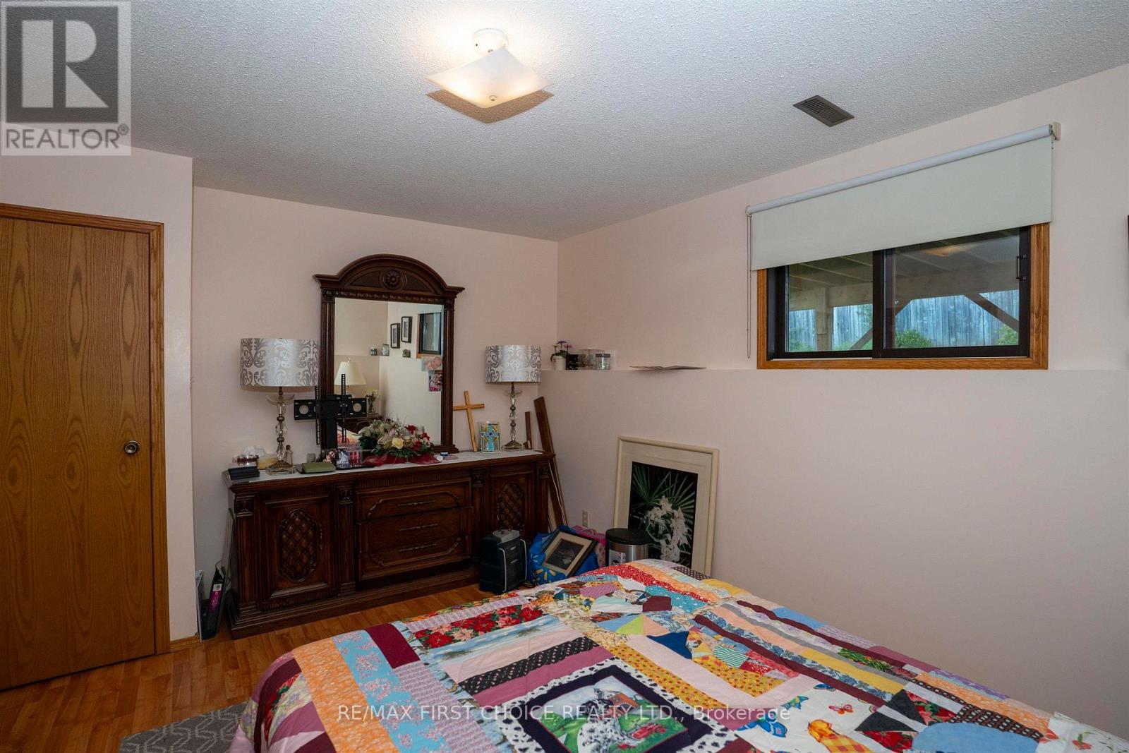 224 LONDON DRIVE - Image 26