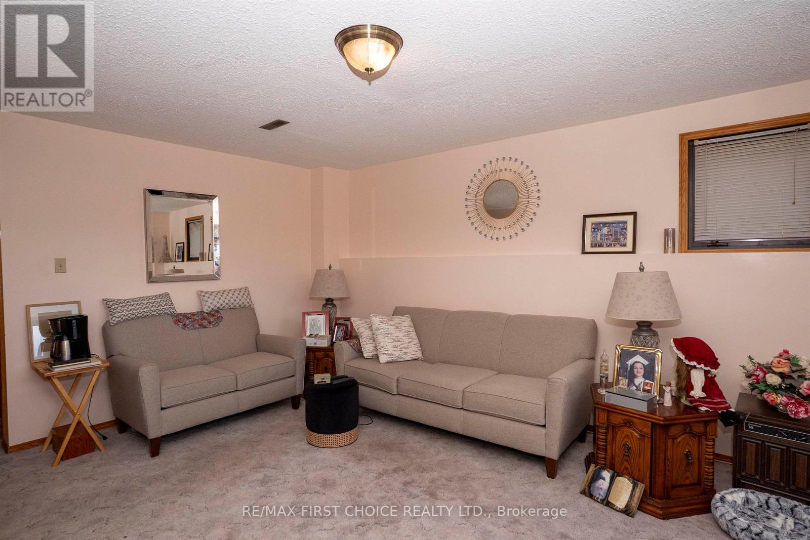 224 LONDON DRIVE - Image 17
