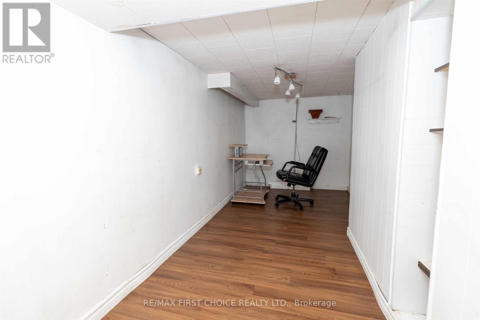 521 VICKERS STREET S - Image 30