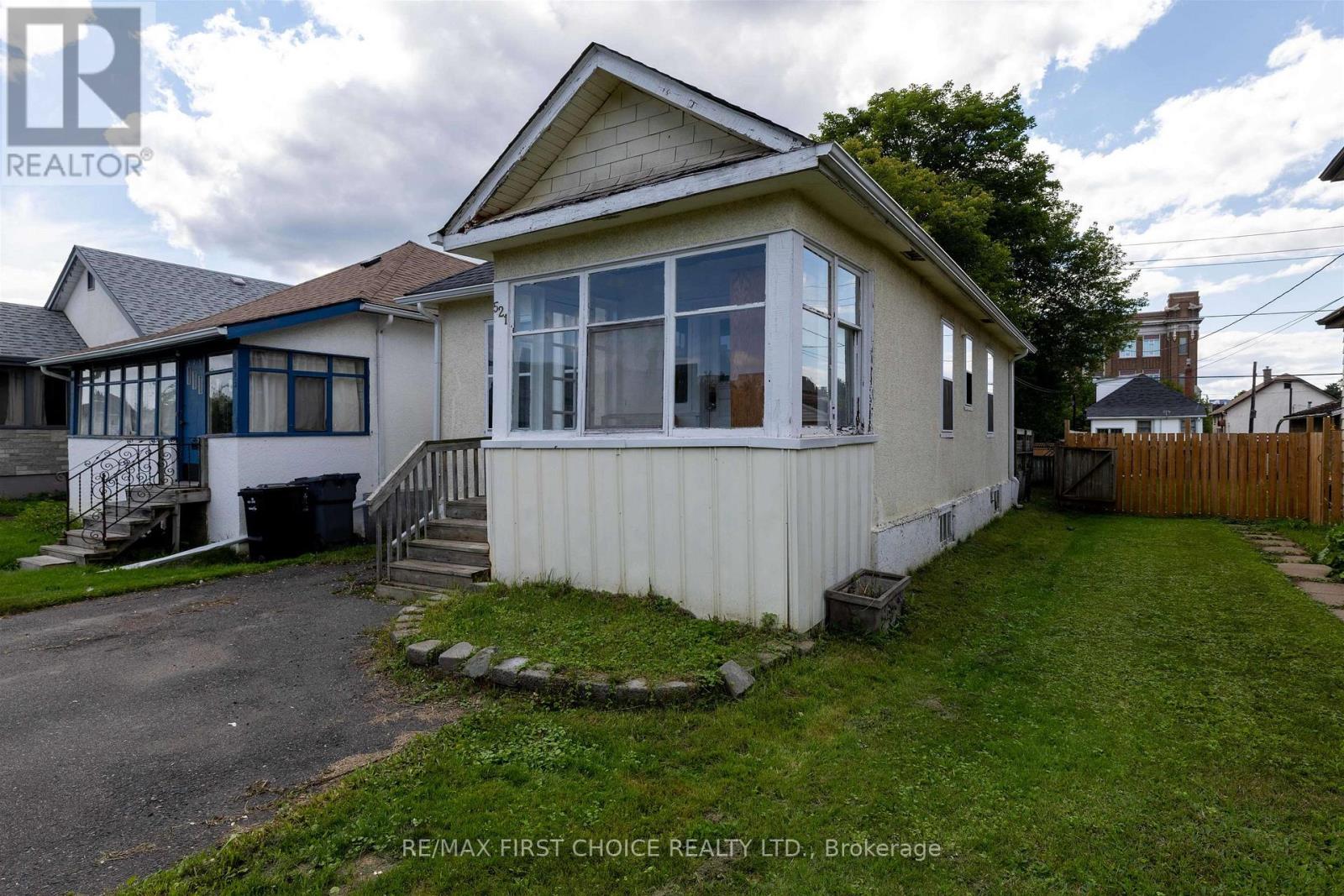 521 VICKERS STREET S - Image 5