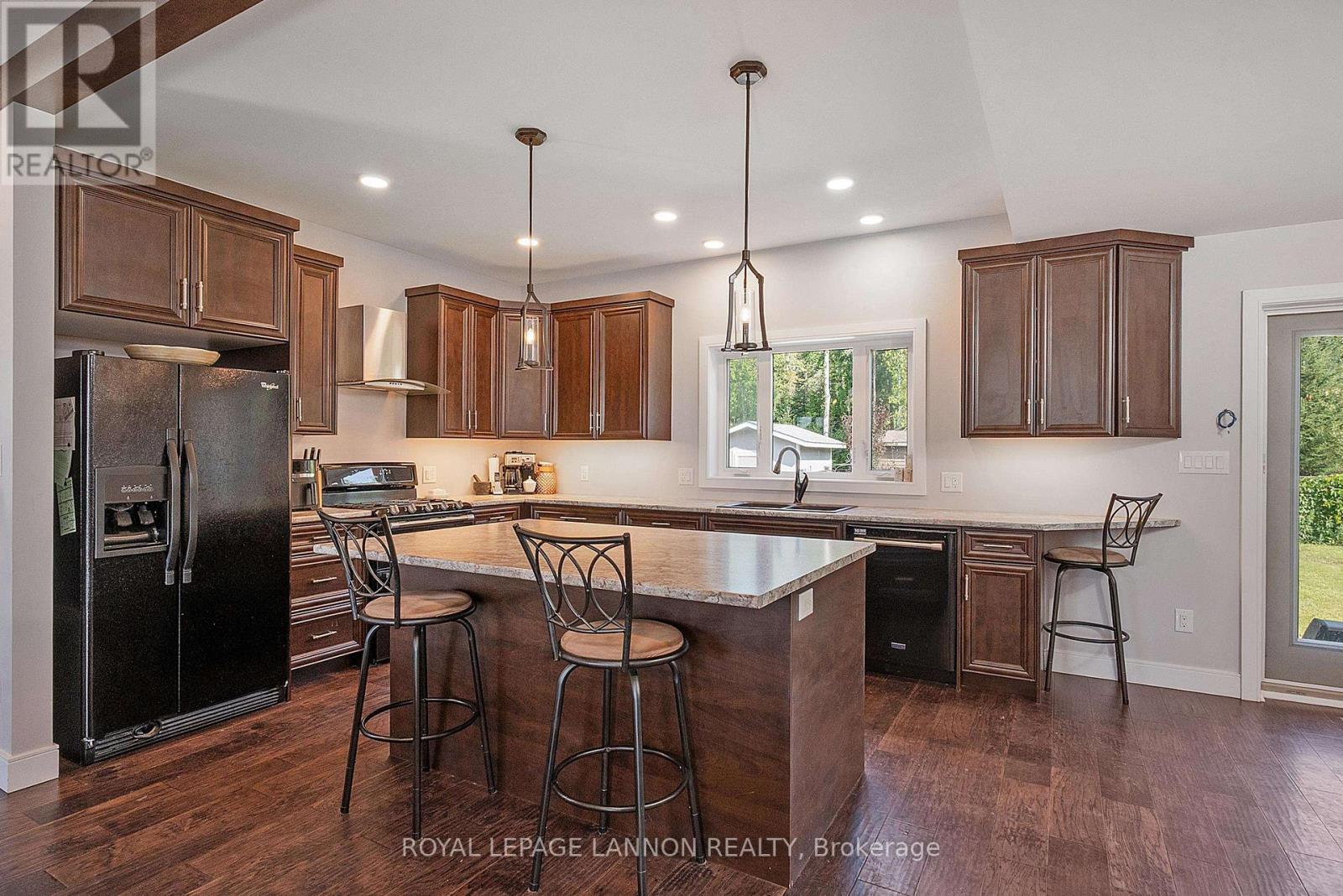 145 DOGWOOD CRESCENT - 10