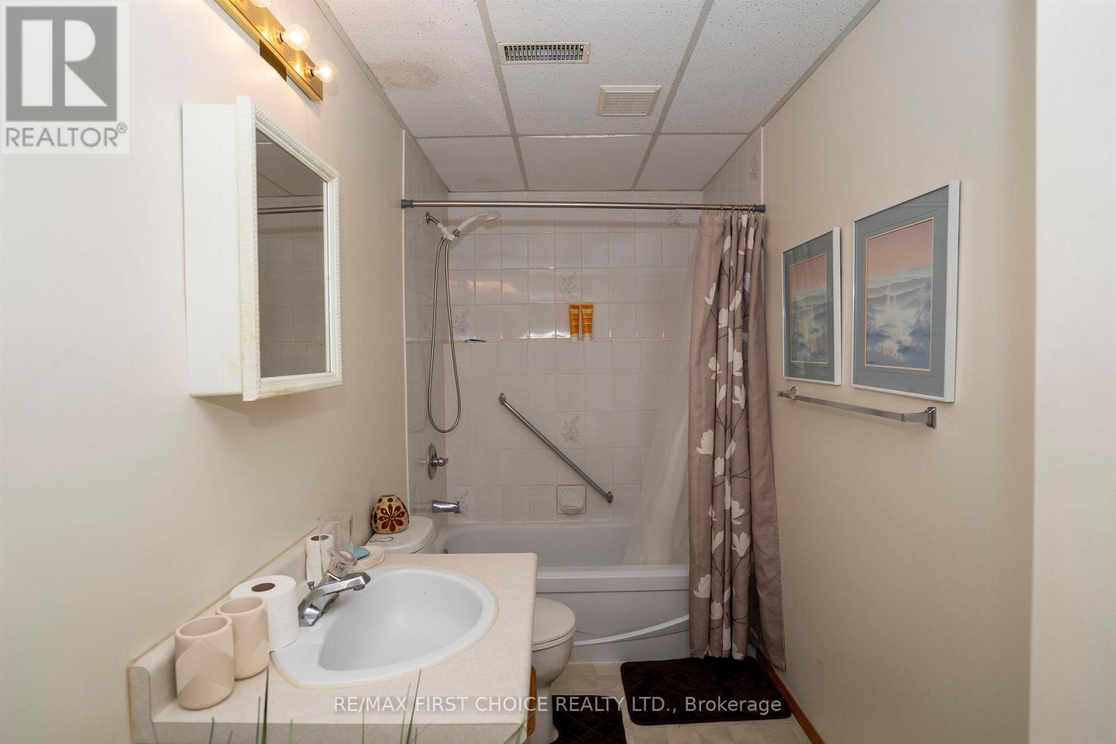 224 LONDON DRIVE - 27