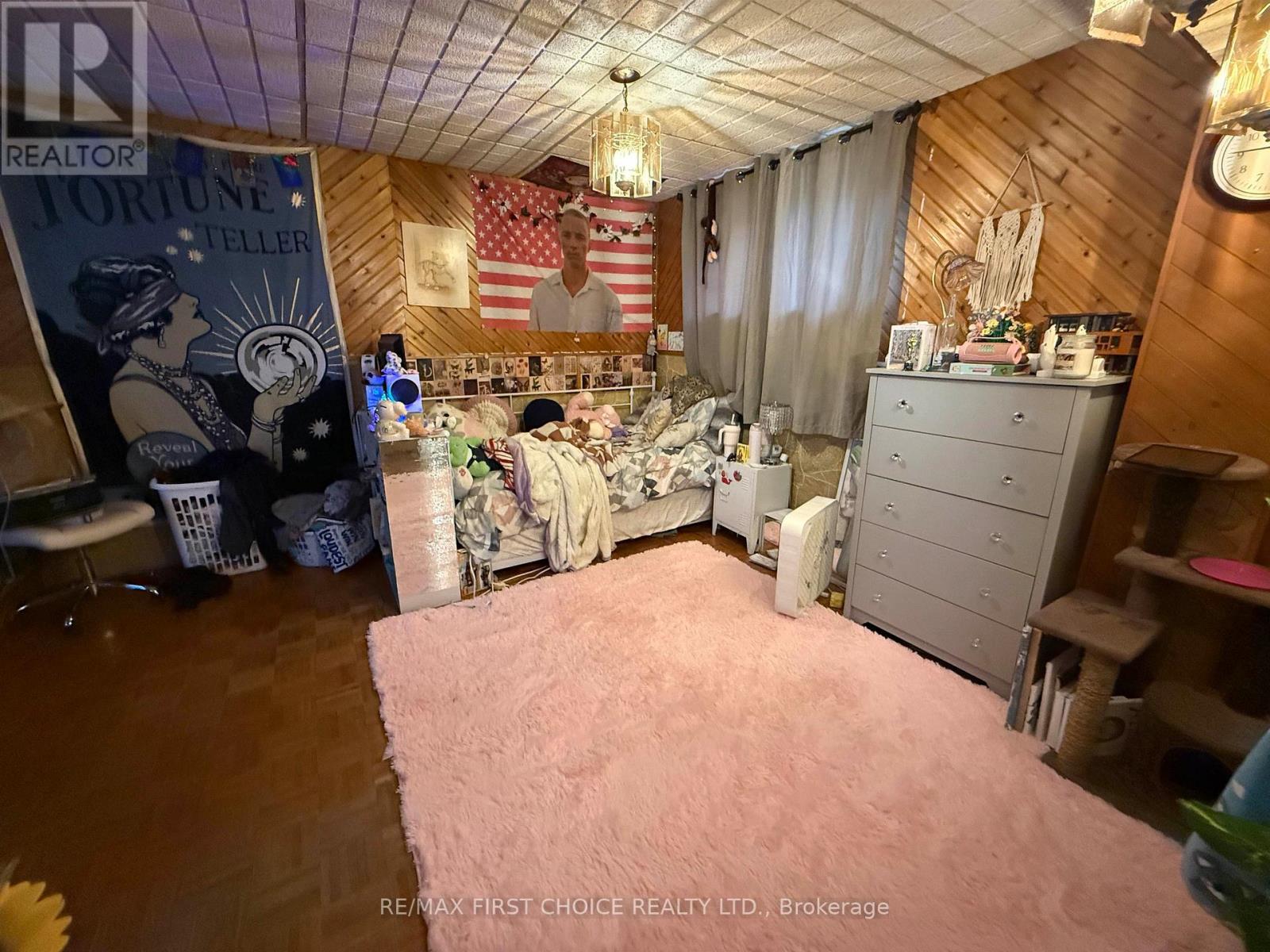 24 ELVIS AVENUE - 11
