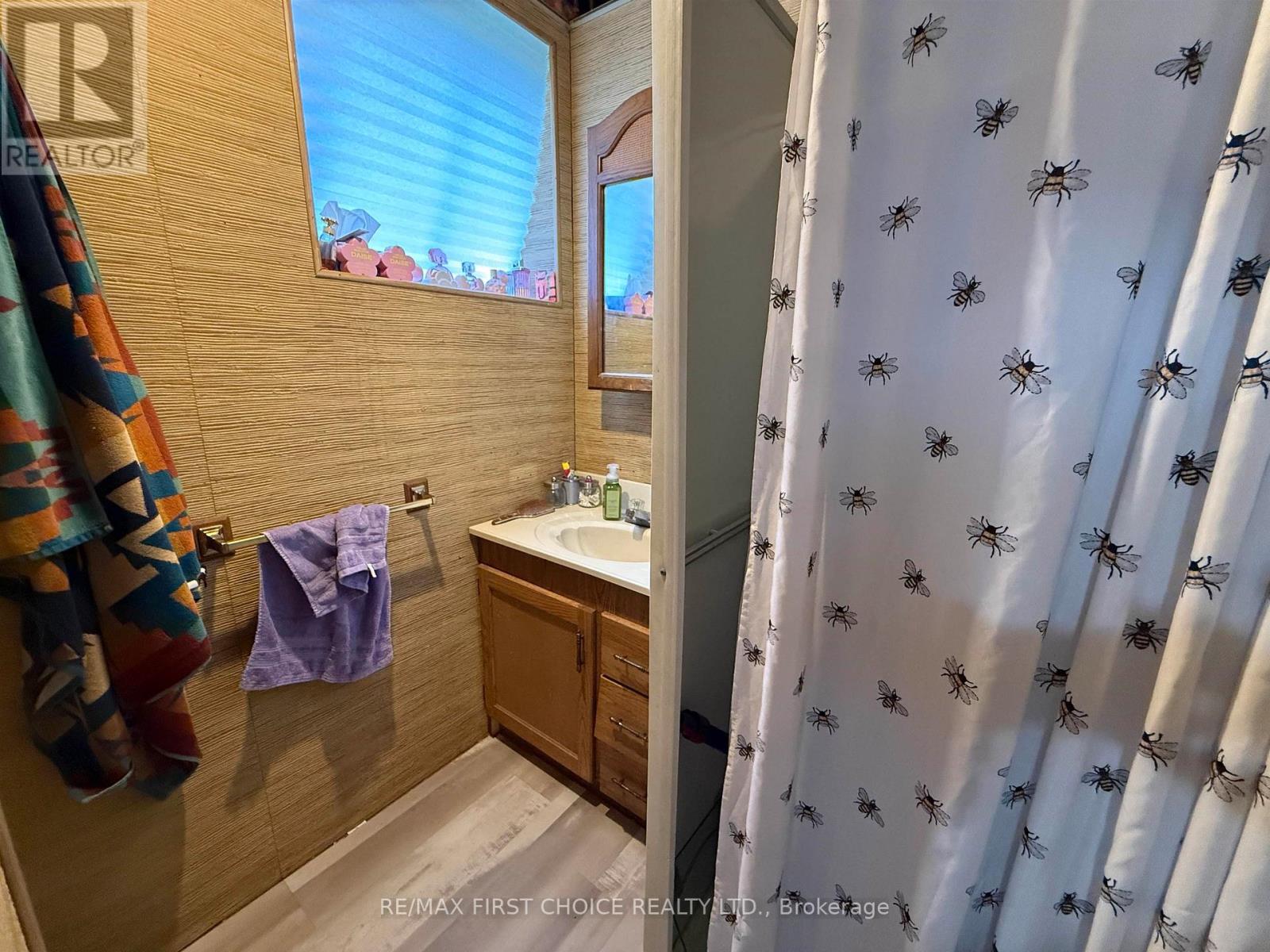 24 ELVIS AVENUE - 13