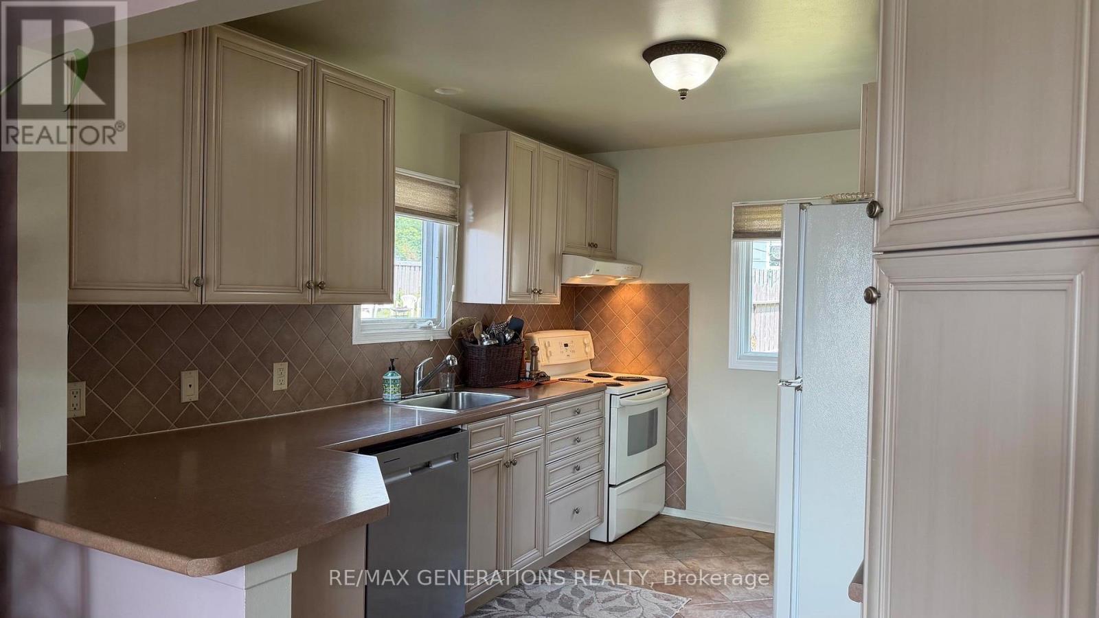 27 SUPERIOR AVENUE - 8