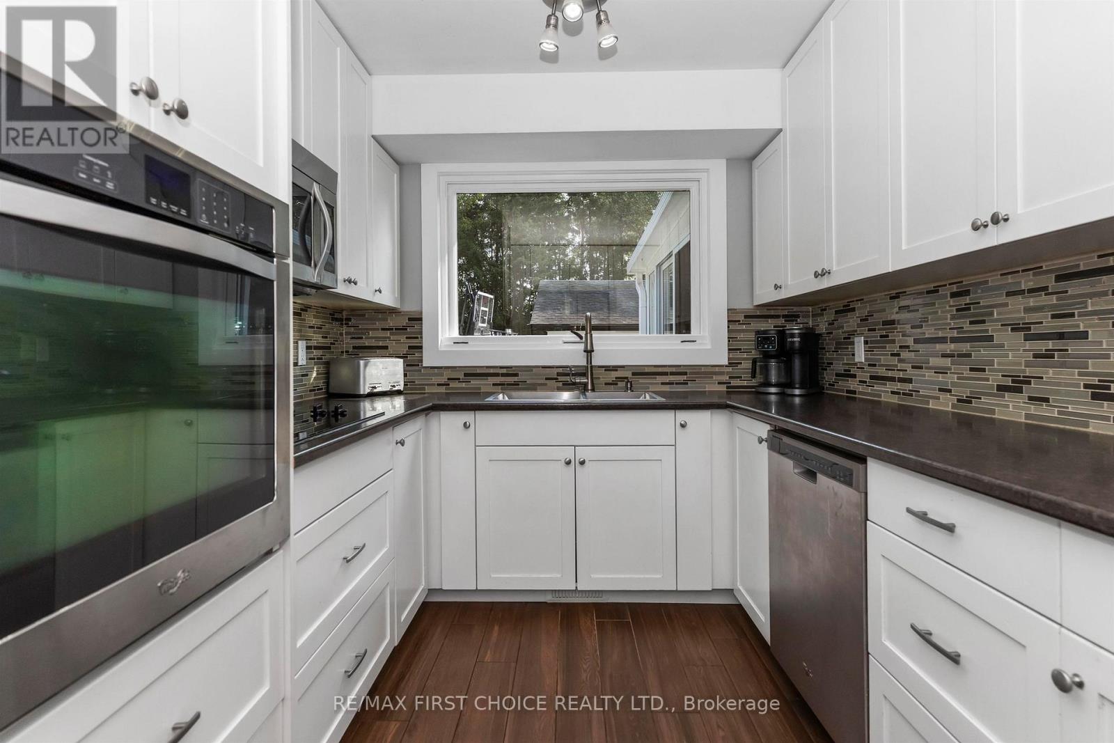 556 Laurentian Drive, Thunder Bay (Northwood Park), Ontario, P7C5J8, Thunder Bay (Northwood Park), Ontario — photo 3 of 5