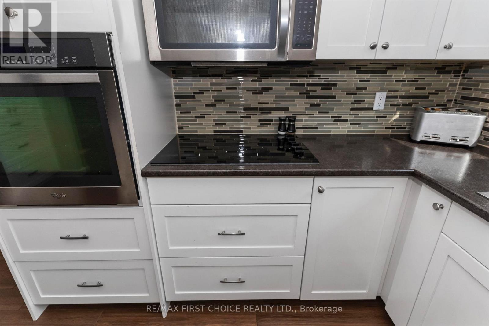 556 LAURENTIAN DRIVE - 8