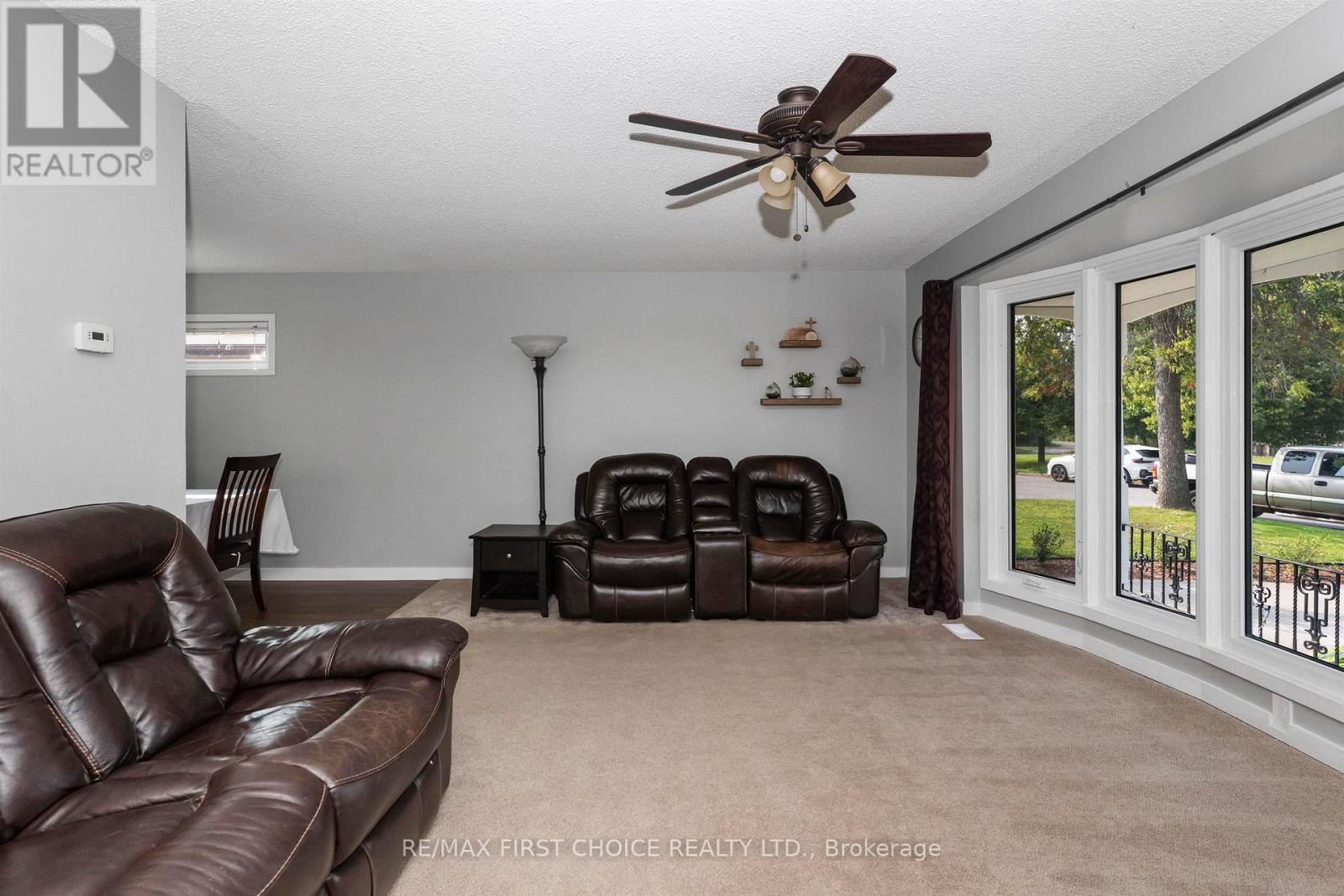 556 LAURENTIAN DRIVE - 12