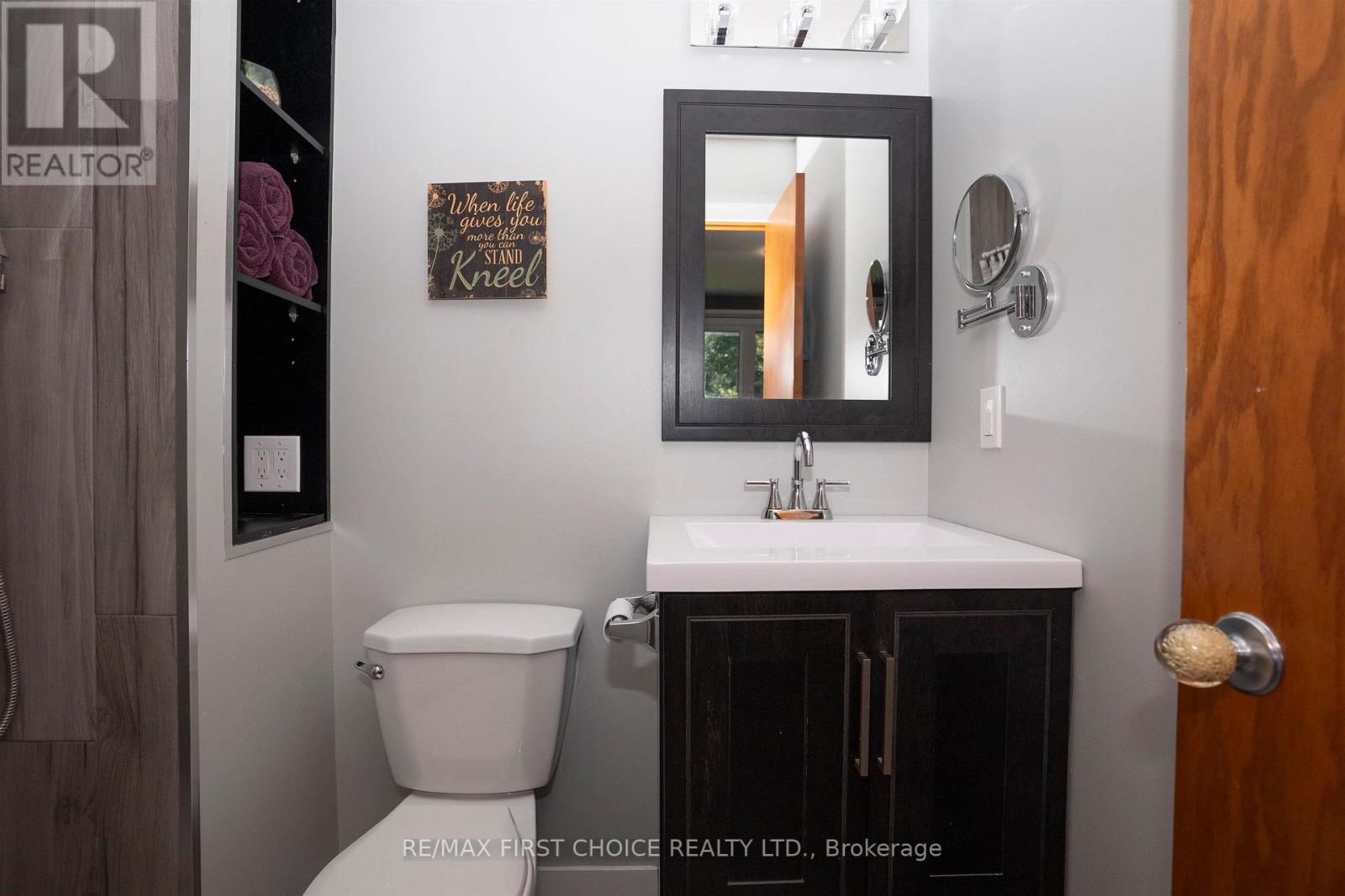 556 LAURENTIAN DRIVE - 18