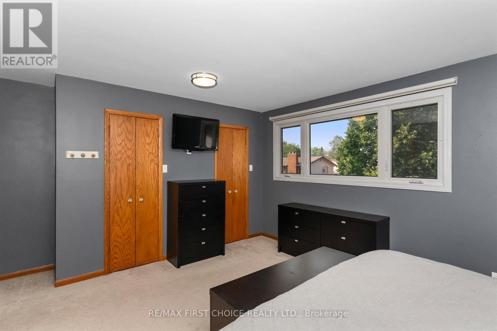 556 LAURENTIAN DRIVE - 23