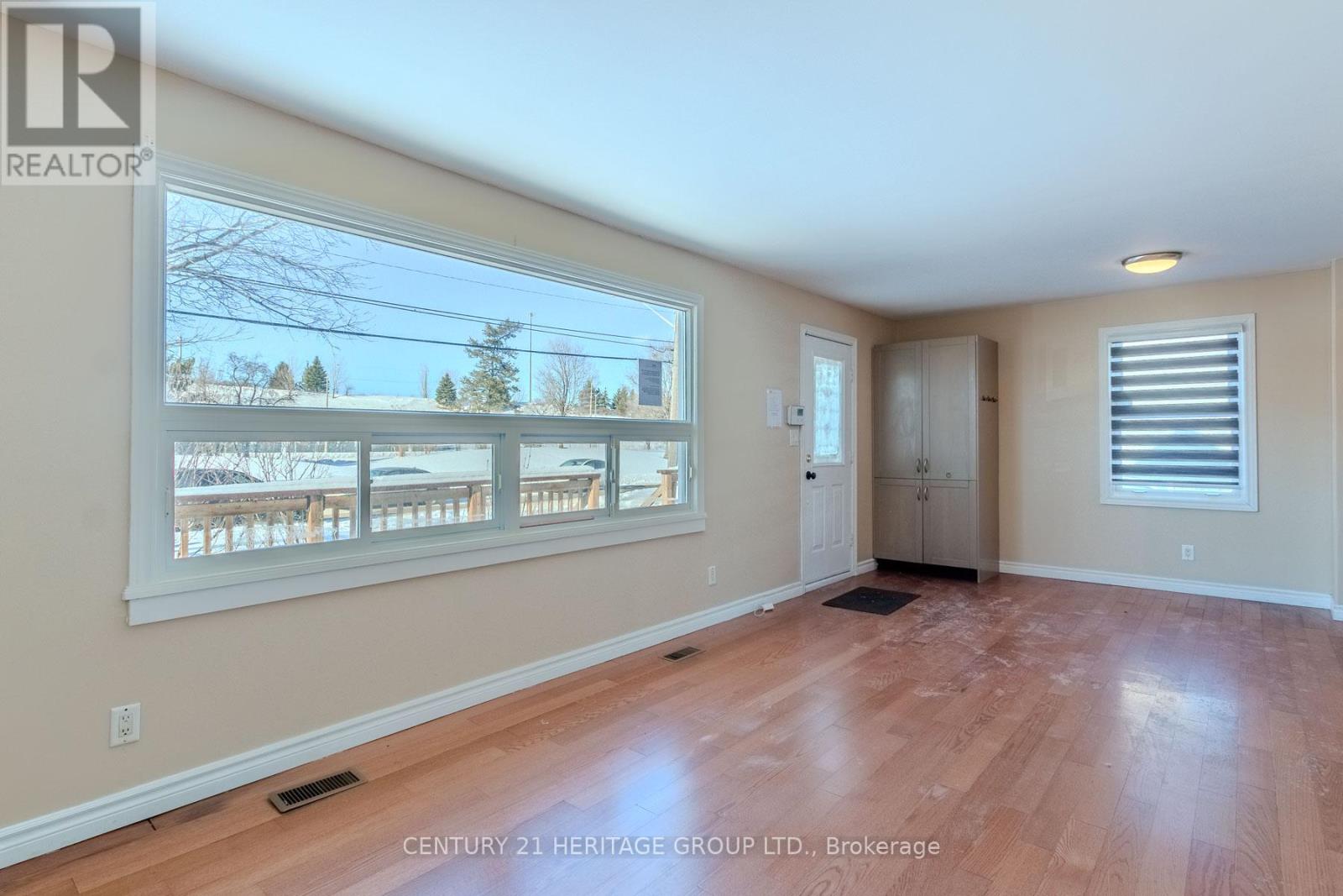 2232 QUEENSWAY DRIVE - 5