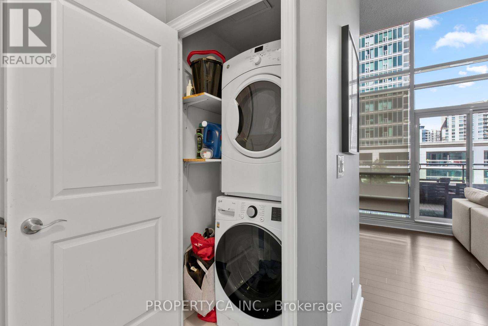 #211 16 BROOKERS LANE - 20