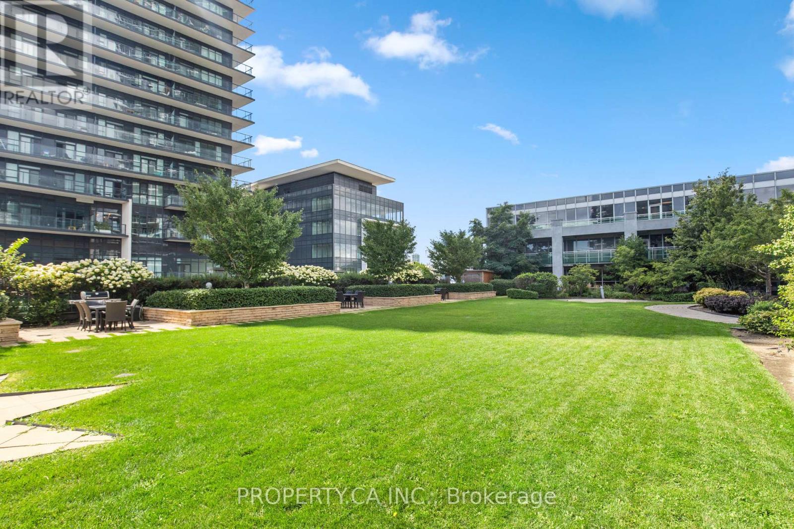 #211 16 BROOKERS LANE - Image 24