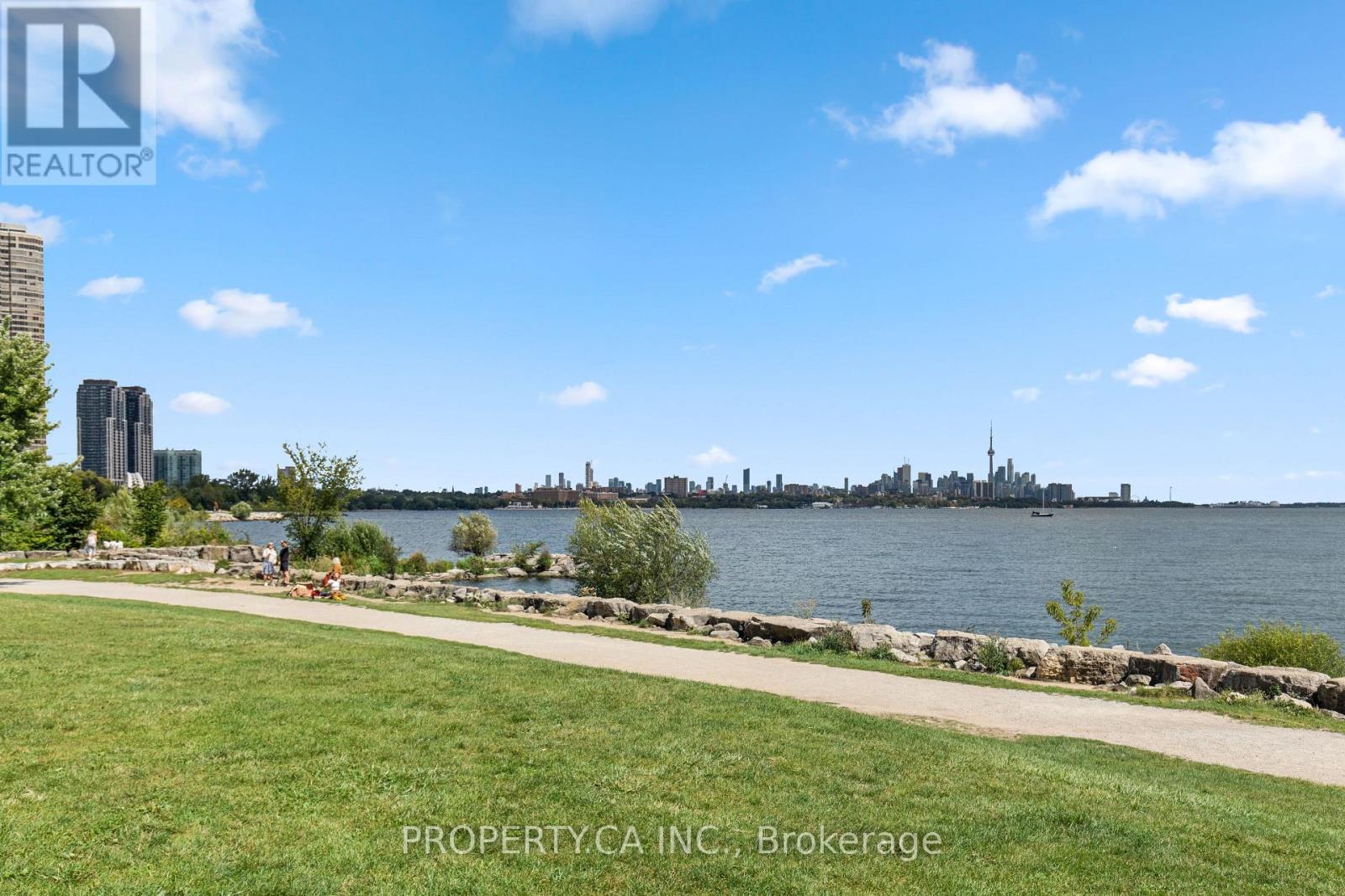 #211 16 BROOKERS LANE - 26