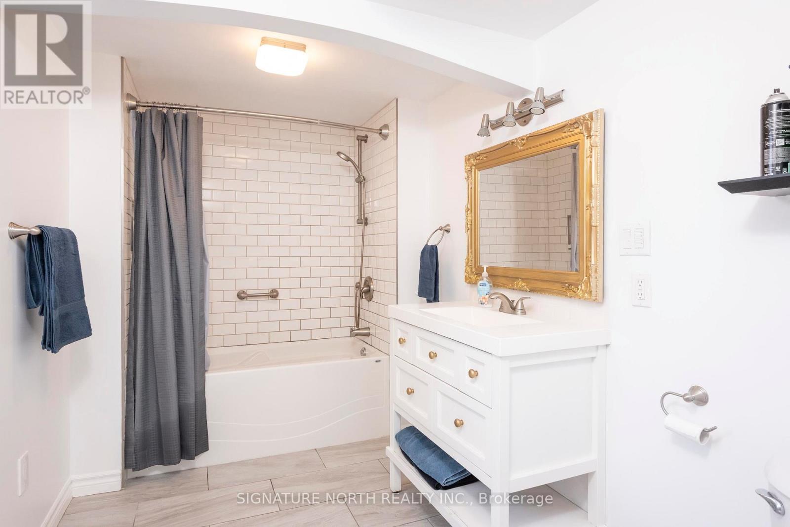 105 MACHAR AVENUE - 33