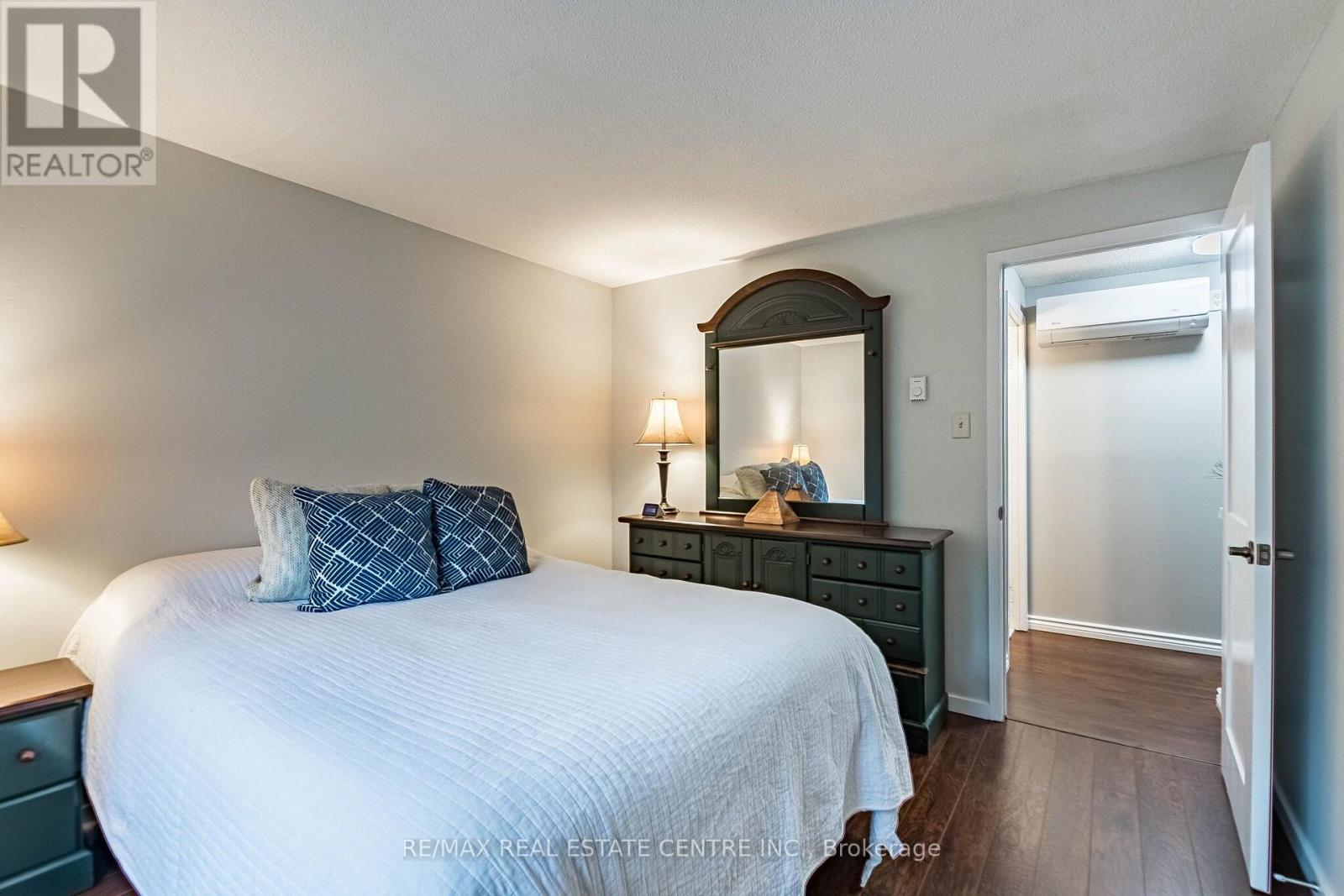 19 HUNTINGWOOD CRESCENT - 16