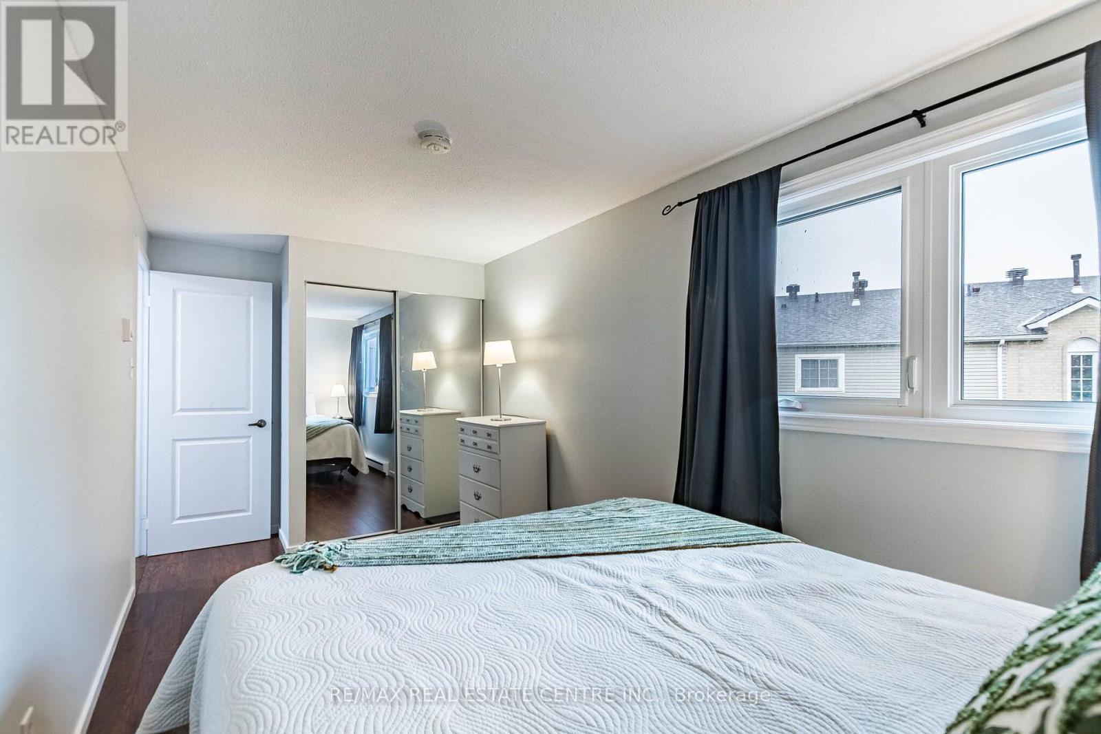 19 HUNTINGWOOD CRESCENT - 18