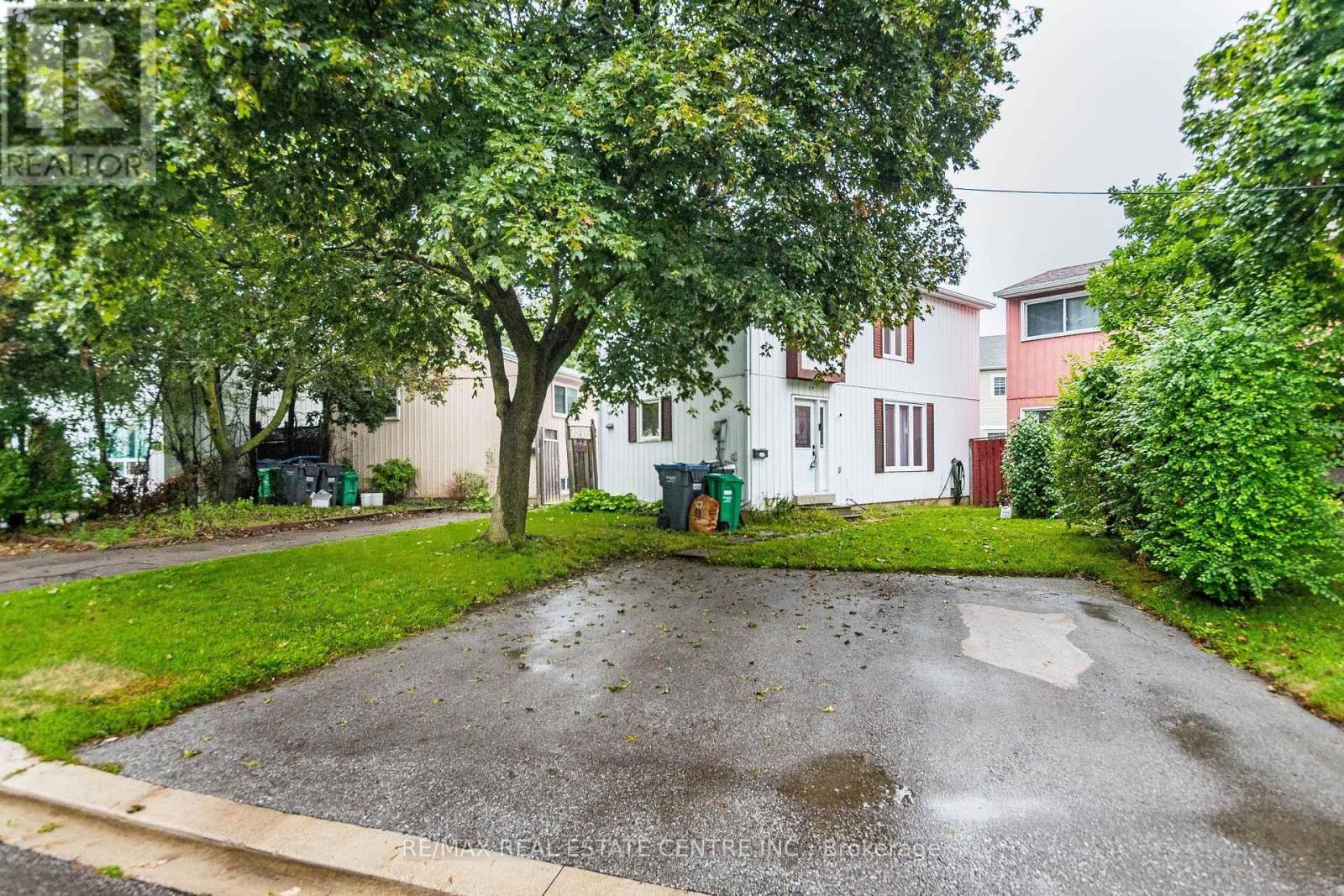 19 HUNTINGWOOD CRESCENT - 2