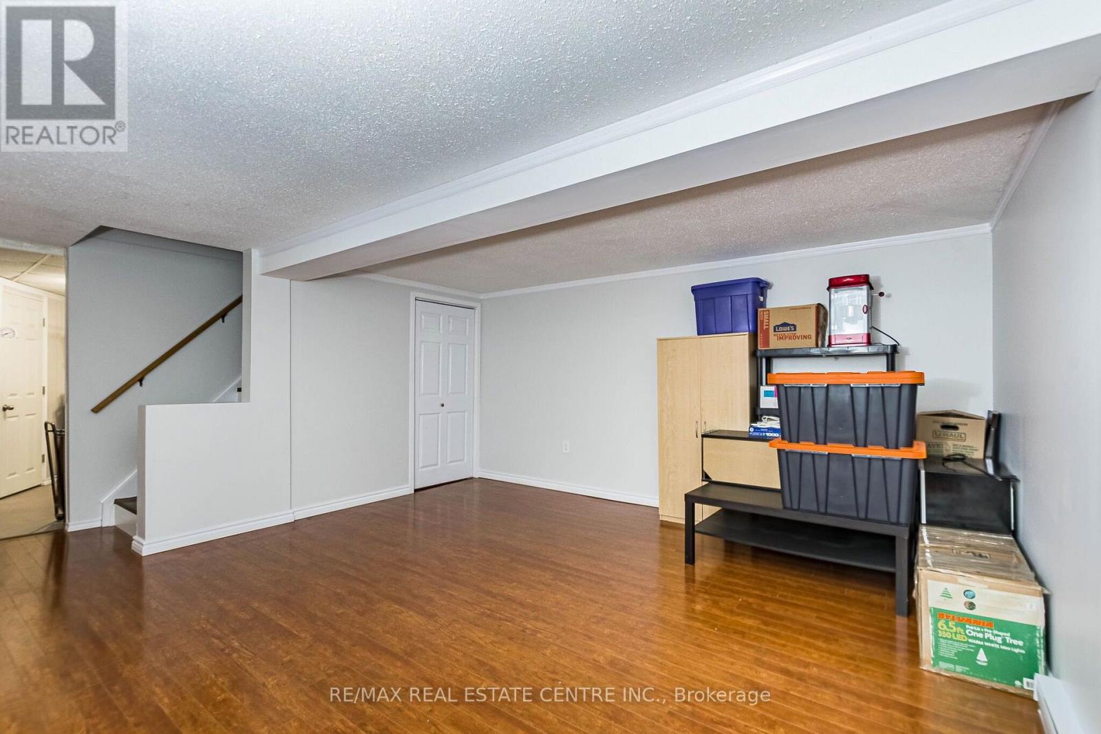 19 HUNTINGWOOD CRESCENT - 27