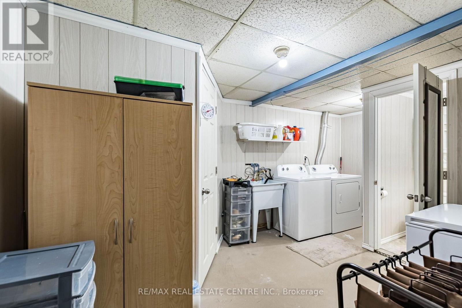 19 HUNTINGWOOD CRESCENT - 28