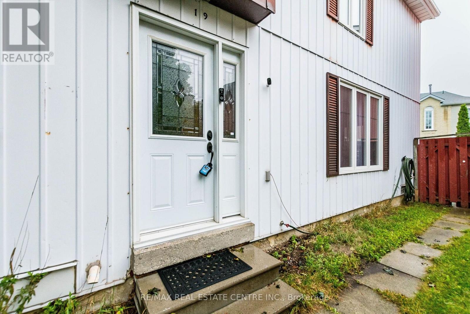 19 HUNTINGWOOD CRESCENT - 3