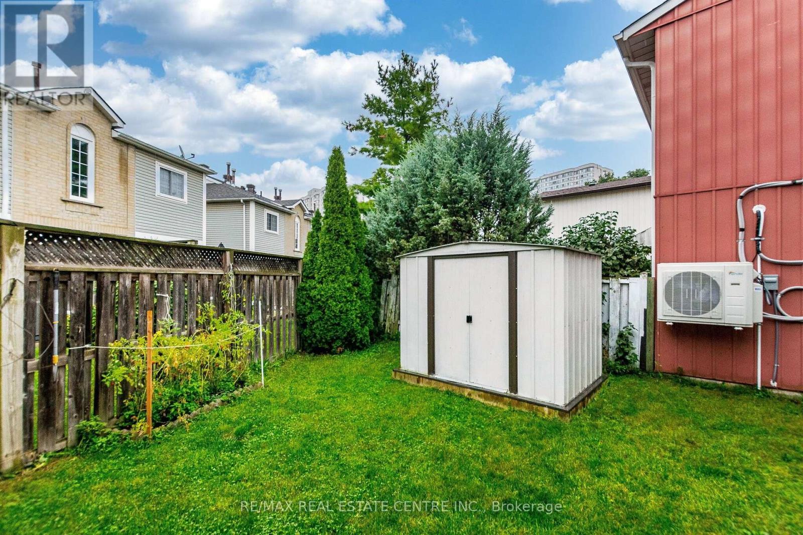19 HUNTINGWOOD CRESCENT - 34