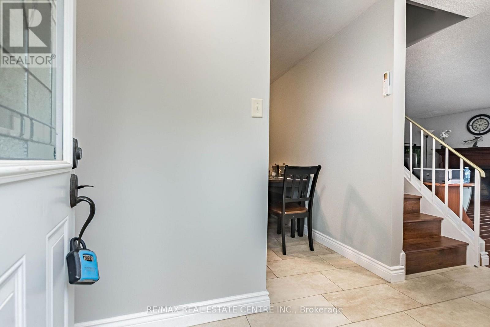 19 HUNTINGWOOD CRESCENT - 4