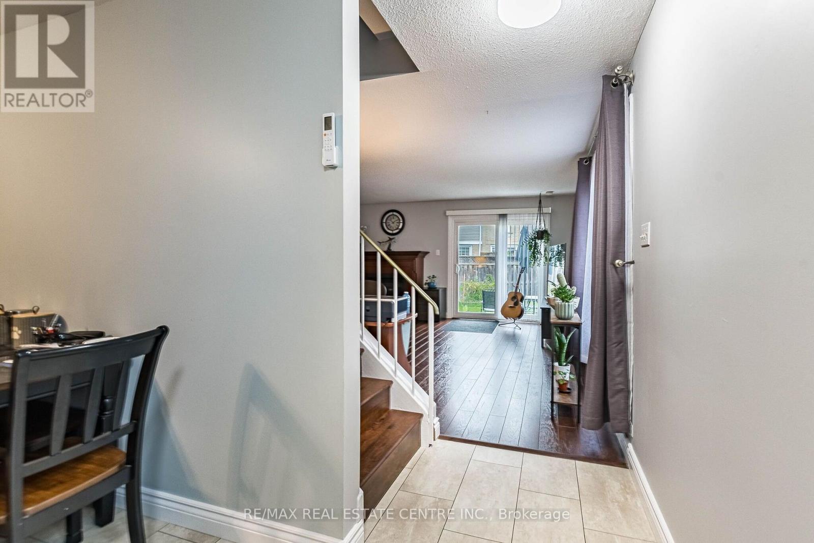 19 HUNTINGWOOD CRESCENT - 5