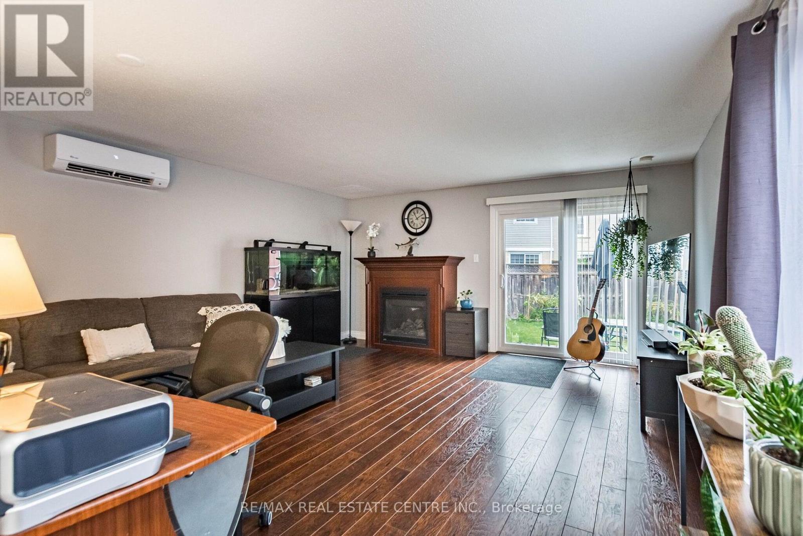 19 HUNTINGWOOD CRESCENT - 6