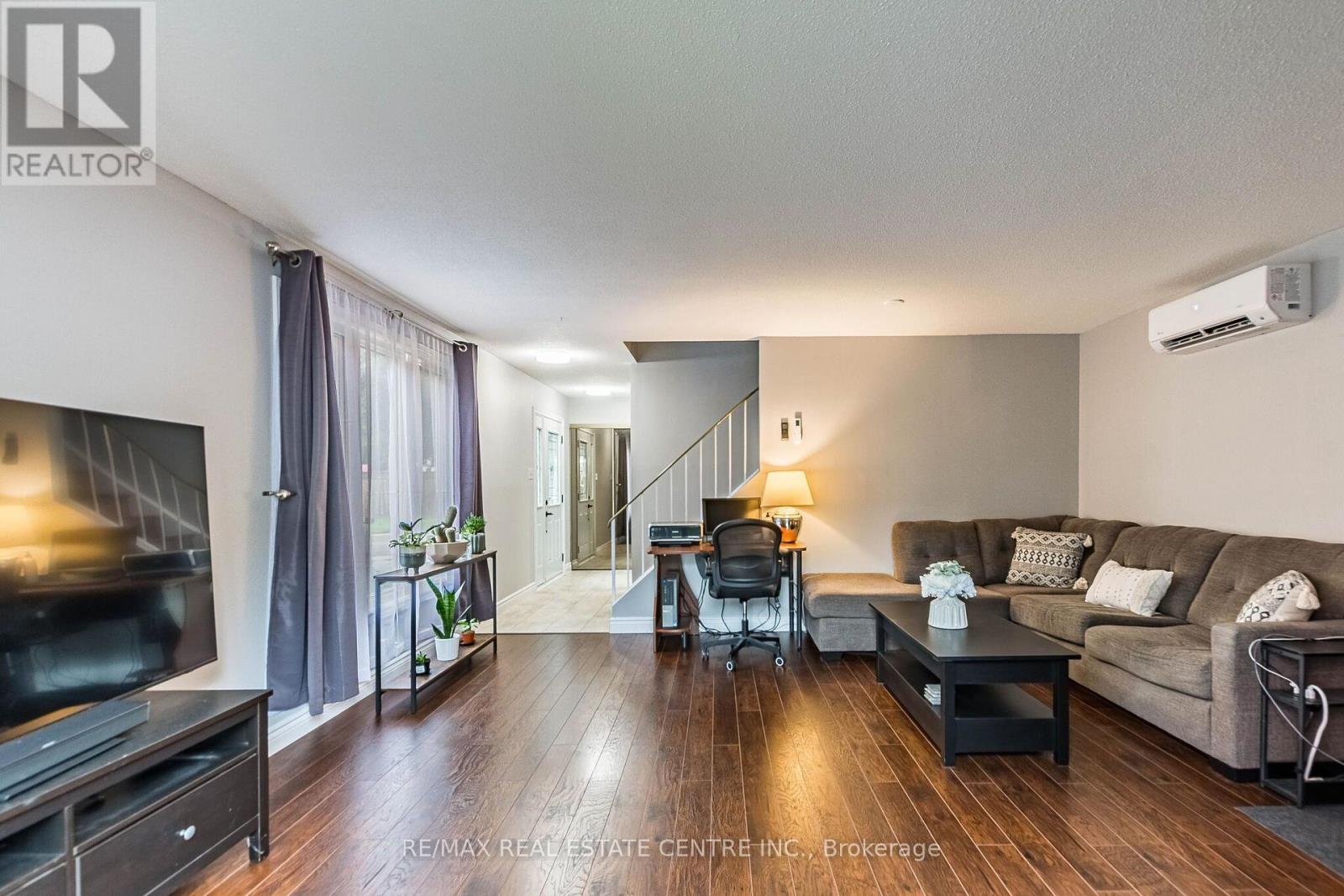 19 HUNTINGWOOD CRESCENT - 7