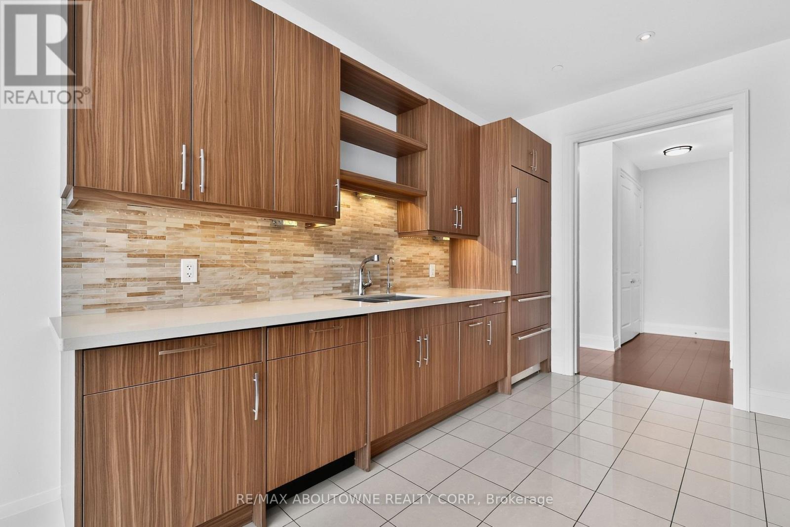 #808 11 BRONTE ROAD - Image 15
