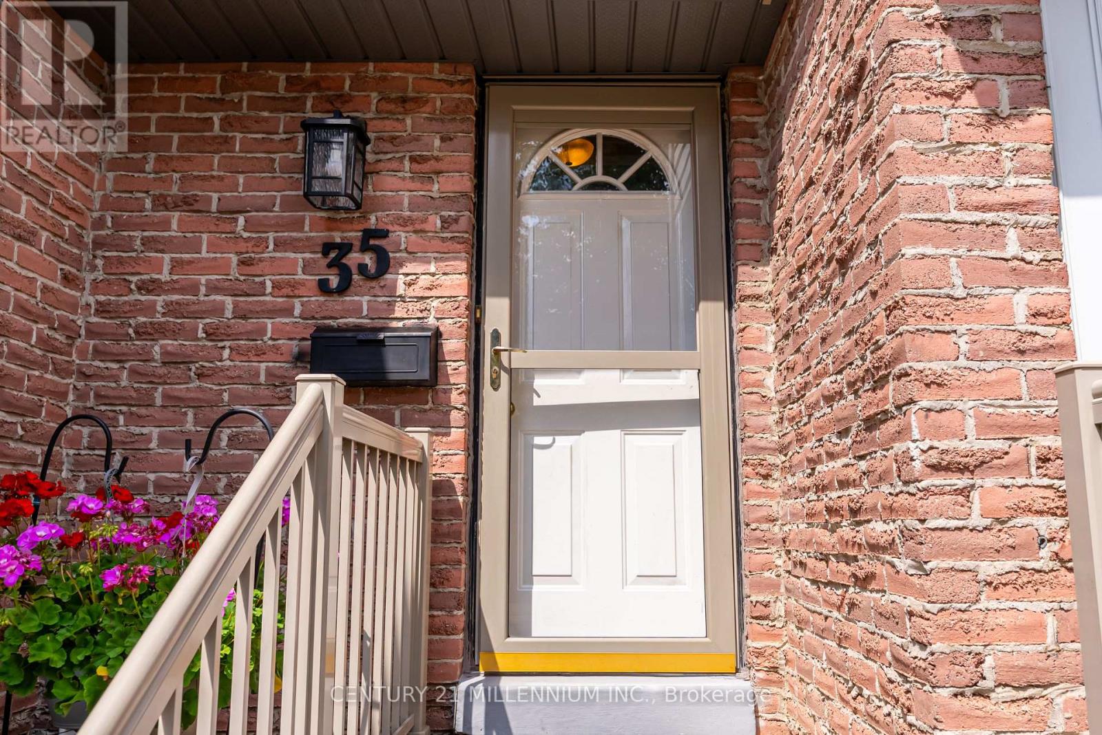35 TARA PARK CRESCENT - Image 3