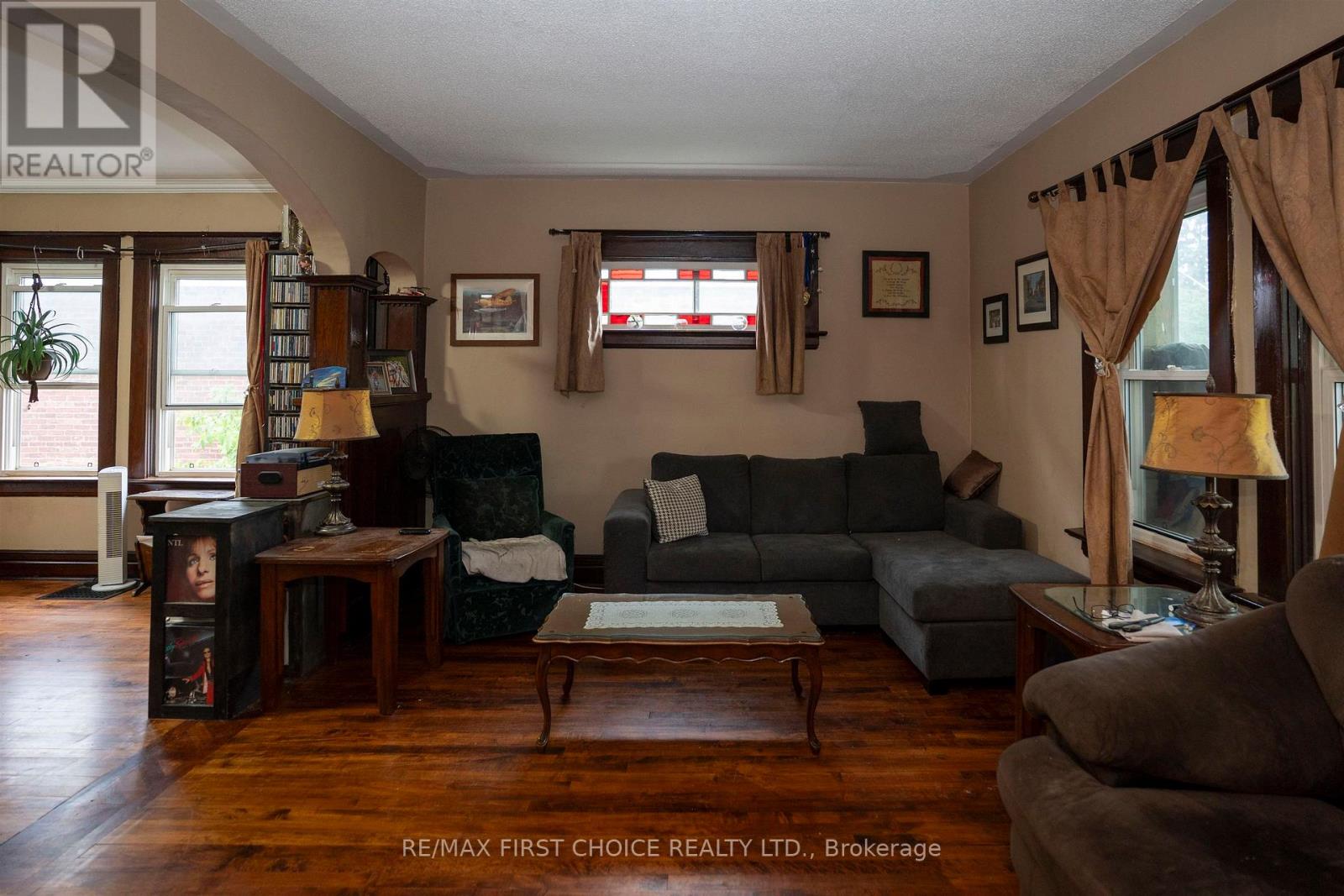 308 ARCHIBALD STREET N - 4
