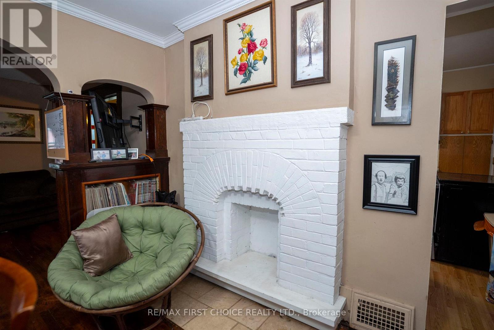 308 ARCHIBALD STREET N - 13