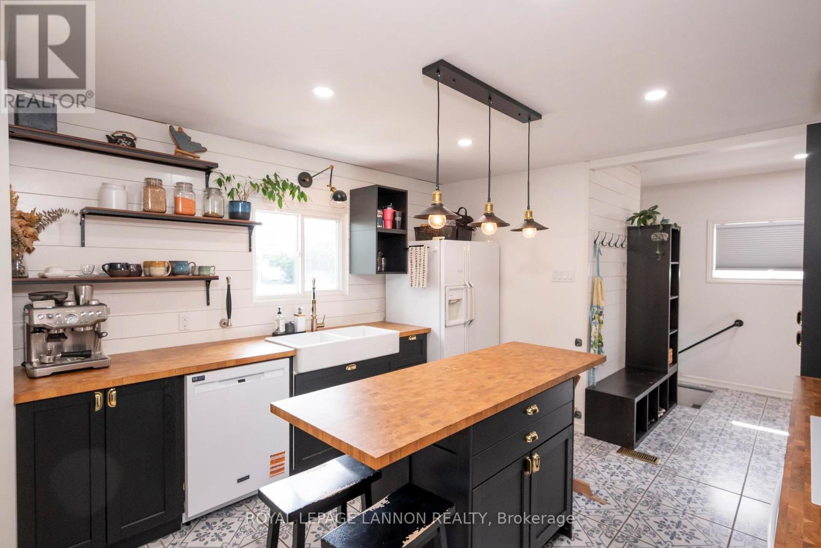 262 THERESA STREET - 18