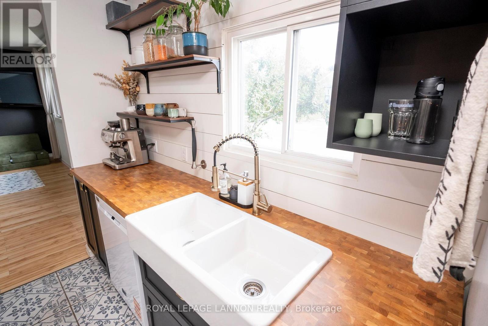 262 THERESA STREET - Image 12
