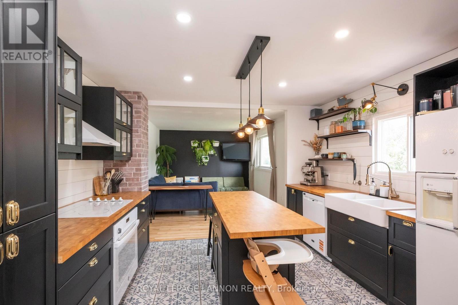 262 THERESA STREET - Image 5
