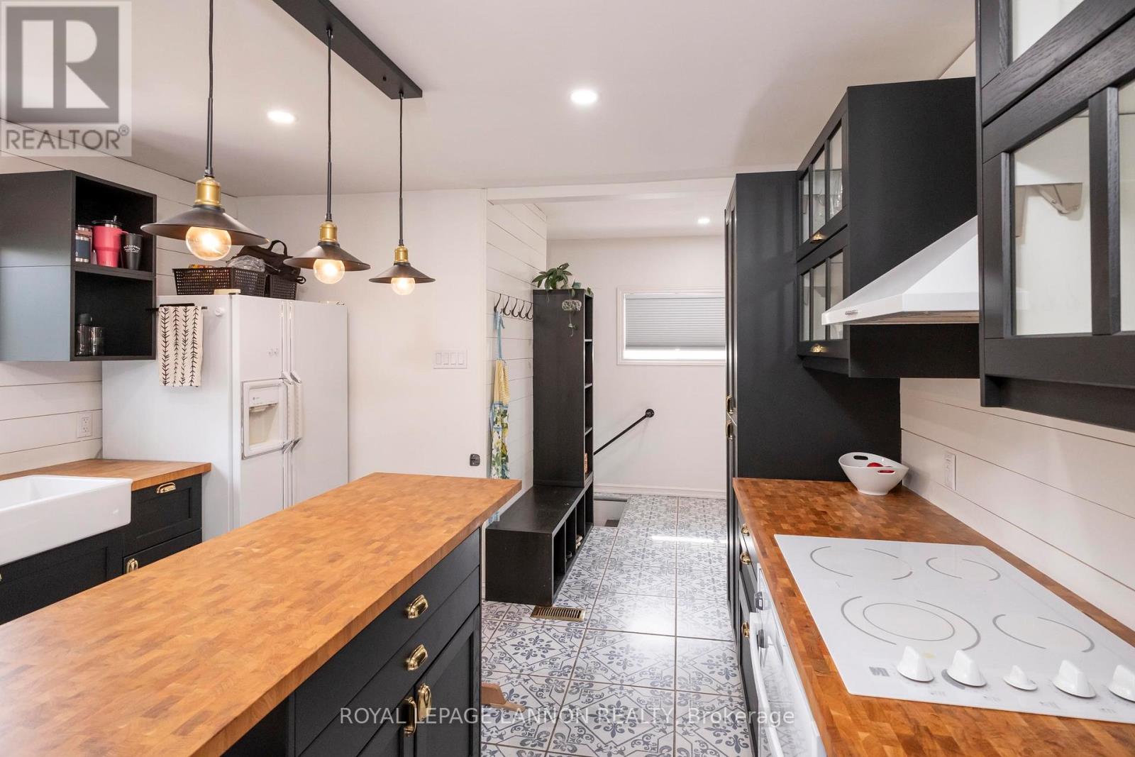 262 THERESA STREET - Image 16