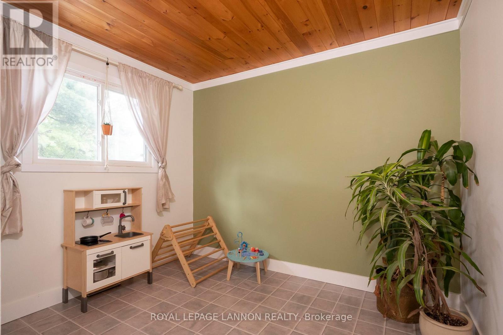 262 THERESA STREET - Image 30